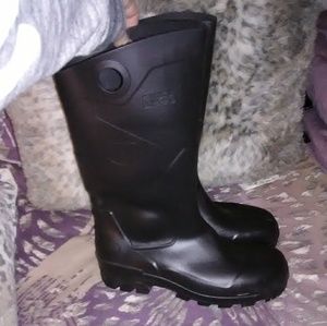 Brand New Mens steel Dunlop Rain boots! Size 9!